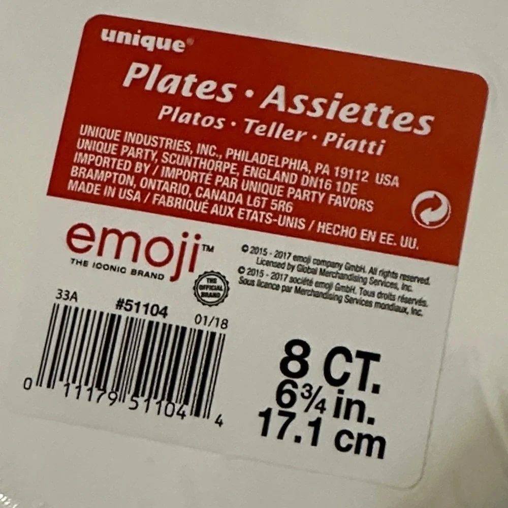Emoji Party Supplies Set 32ct Paper Plates and 4 Reusable Plastic Tumblers